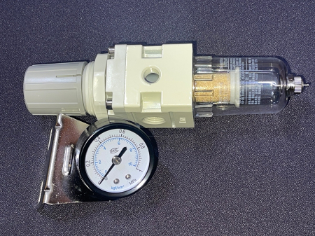 Декомпрессионный клапан (для измерения давления воздуха в компрессоре)